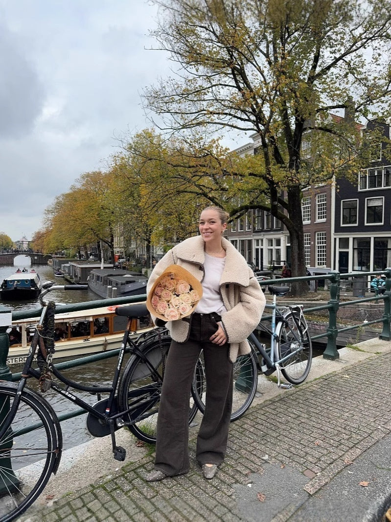 Manteau en peluche à col large avec manches longues et fourrure intégrée