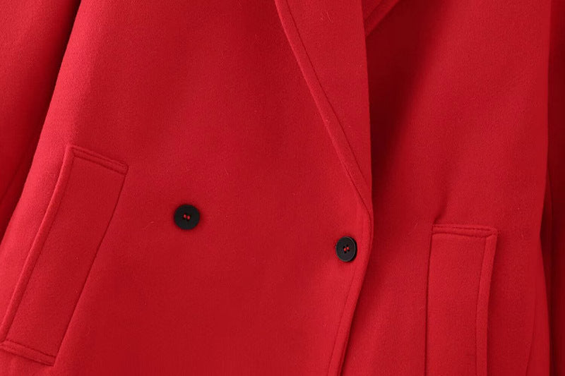 Manteau long rouge à double boutonnage