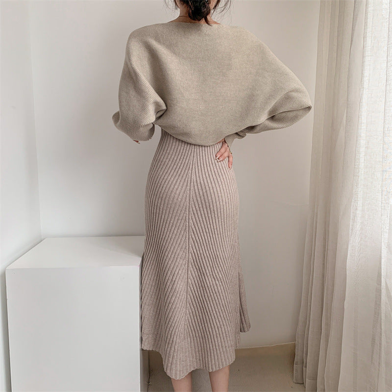 Ensemble élégant  robe à bretelles et cardigan tricoté