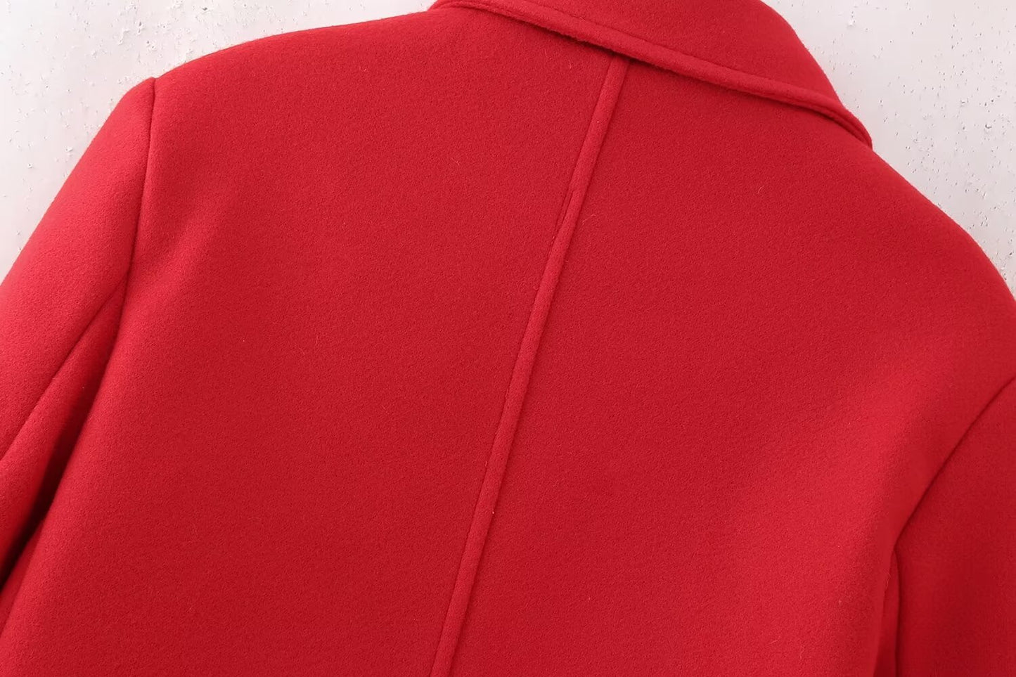 Manteau long rouge à double boutonnage